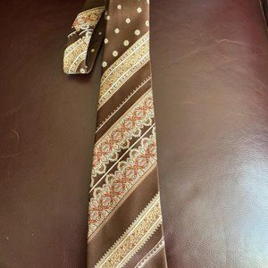 VINTAGE PIERRE CARDIN TIE.